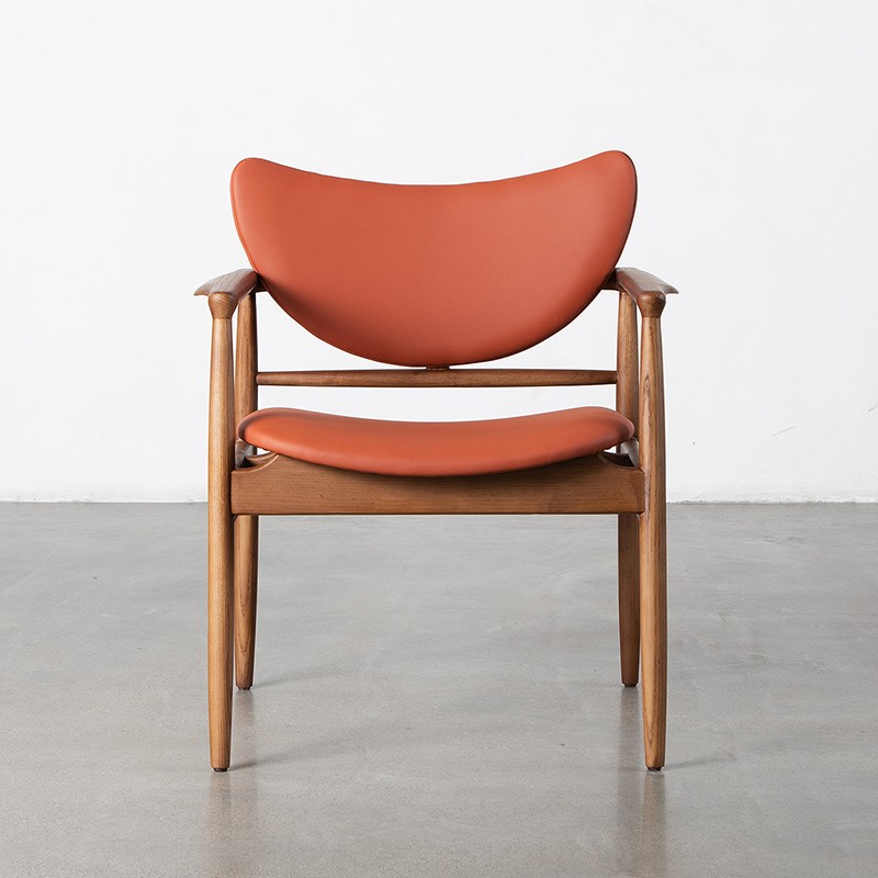 What factors should be considered when choosing dining chairs?